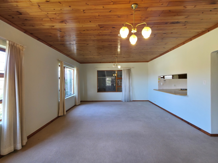 4 Bedroom Property for Sale in Wavecrest Eastern Cape